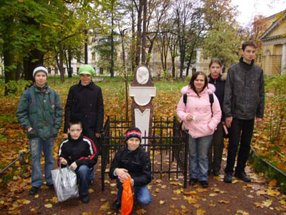 Во дворе дома-музея.